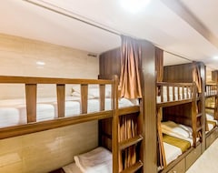 Hotel Awesome Dormitory (Bombay, India)