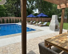 Toàn bộ căn nhà/căn hộ Charming Home With Heated Outdoor Pool And Hot Tub (St. Bonifacius, Hoa Kỳ)