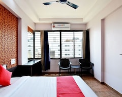 Khách sạn OYO 22643 Hotel Majestic Deluxe Lodging (Kolhapur, Ấn Độ)