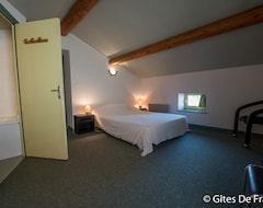 Toàn bộ căn nhà/căn hộ Gite Villeneuve, 3 Bedrooms, 7 Persons (Mareugheol, Pháp)