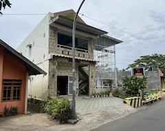Hotel Oyo 93052 Batodupi Guesthouse Syariah (Makassar, Indonesien)