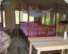 Hotel Cuckooland Tented Lodge (Kanungu, Uganda)