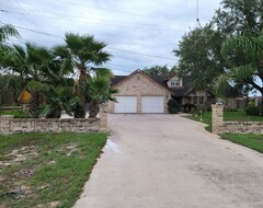 Entire House / Apartment Cozy, Spacious, And Quiet Home! (Rio Grande City, USA)