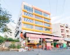 Otel Reddoorz Plus Near Vigan City Commercial Center (Vigan City, Filipinler)