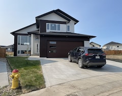 Entire House / Apartment Brand New Family House Close To Saskatoon Airport And Downtown (Saskatoon, Canada)