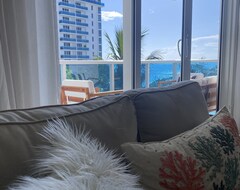 Khách sạn Luxury Beach Front Condo With Ocean View (Miami Beach, Hoa Kỳ)