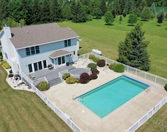 Casa/apartamento entero Freshly Updated Lake Michigan Home With Pool! (Kewaunee, EE. UU.)