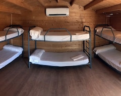 Otel Camping Valdearenas (Iznájar, İspanya)