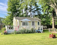 Toàn bộ căn nhà/căn hộ Cozy Little Star Cottage With Lake Huron View (Lexington, Hoa Kỳ)