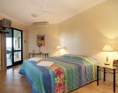 Khách sạn Mediterranean Beachfront Apartments (Cairns, Úc)