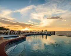 Hotel Paradise Fantasy Beachfront Villa (Rio Bueno, Jamaica)