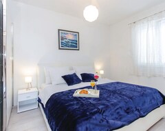 Hele huset/lejligheden 2 Bedroom Accommodation In Smrika (Kraljevica, Kroatien)