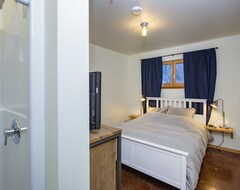 Entire House / Apartment Urban Contemporary, Steps From The Lifts At Red! (Rossland, Canada)