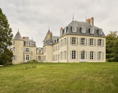 Nhà trọ Chateau Coraline - Twentyfour Bedroom Castle, Sleeps 47 (Thauvenay, Pháp)