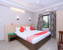 Khách sạn OYO 23116 Gino Tourist Home (Kochi, Ấn Độ)