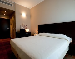 Khách sạn Hotel Kent (Milano Marittima, Ý)
