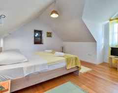 Toàn bộ căn nhà/căn hộ 4 Bedroom Accommodation In Breznicki Hum (Breznički Hum, Croatia)