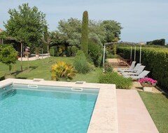Hotel Cozy Cottage Near The Luberon With Pool. (Robion, France)