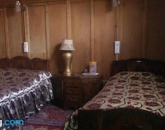 Hotel Chicago Houseboat (Srinagar, India)