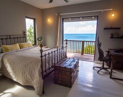 Toàn bộ căn nhà/căn hộ 5 Bedroom Villa With Pool In Stunning Clifftop Location Next To Gorgeous Beach (West End, British Virgin Islands)