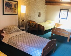 Toàn bộ căn nhà/căn hộ Maison Poirier - Stunning Gite Sleeps 8 - With Pool, Games Room & Summer House (Migron, Pháp)