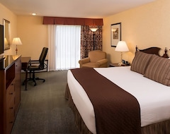 Hotel Comfort Meets Affordability, Free Parking, Outdoor Pool, Pets Allowed (Kennewick, USA)