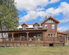 Casa/apartamento entero Costitch Lake Homestead – Historic 4 Bdr Home W/ Extraordinary Views! (Eureka, EE. UU.)