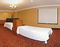 Hotel Quality Suites Near Cedar Creek Lake (Mabank, USA)