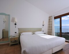 Khách sạn Hotel Brancamaria (Cala Gonone, Ý)