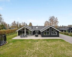 Tüm Ev/Apart Daire Vacation Home Ursel - 600m From The Sea In Lolland, Falster And Mon In Stege - 14 Persons, 5 Bedrooms (Stege, Danimarka)