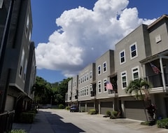 Cijela kuća/apartman Centrally Located South Tampa Townhouse With Off Street Parking (Tampa, Sjedinjene Američke Države)