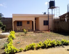 Koko talo/asunto House And Car Rental Possible (Notsé, Togo)