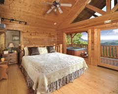 Toàn bộ căn nhà/căn hộ Kiss The Clouds 1 Bedroom, 2 Bath, A Loft With King Bed, Stunning Mountain Views (Maryville, Hoa Kỳ)