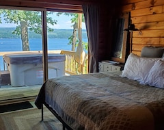 Entire House / Apartment A Log Cabin On Seneca Lake: Perfect Couples Retreat! (Dundee, USA)