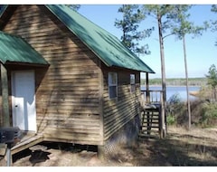 Casa rural Cabaña aislada con vistas al lago privado de pesca de 48 acres (Lucedale, EE. UU.)