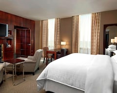 Khách sạn Sheraton Suites Calgary Eau Claire (Calgary, Canada)