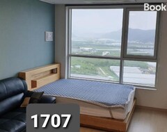 Tüm Ev/Apart Daire Gumi Ktx Yulgokdong Apartment (Gimcheon, Güney Kore)
