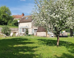 Toàn bộ căn nhà/căn hộ Charming Renovated Farmhouse In Burgundy, Near Vezelay. (Chamoux, Pháp)