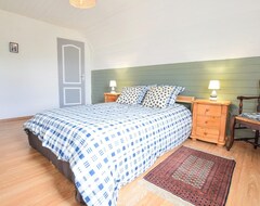 Toàn bộ căn nhà/căn hộ 3 Bedroom Accommodation In Carrouges (Carrouges, Pháp)