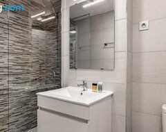 Casa/apartamento entero 1 Bedroom 1 Bathroom Furnished - Recoletos - Modern Functional - Mintystay (Madrid, España)