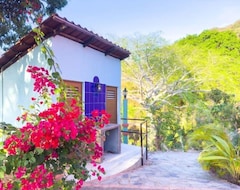 Toàn bộ căn nhà/căn hộ Find Tranquility And Escape Tourism In This Hillside Home Close To Beaches (La Peñita de Jaltemba, Mexico)
