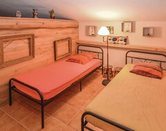 Toàn bộ căn nhà/căn hộ 4 Bedroom Accommodation In Salazac (Salazac, Pháp)