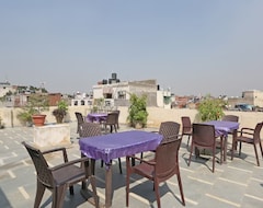 OYO Hotel Aura Palace Deluxe (Delhi, India)