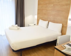 Hotel Uma Suites Ondarreta (San Sebastian, Španjolska)