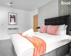 Tüm Ev/Apart Daire 2 Bed-central With Balcony & Parking 377c (Birmingham, Birleşik Krallık)