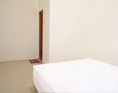 Hotelli Oyo 92938 Kost Putih Syariah (Blitar, Indonesia)