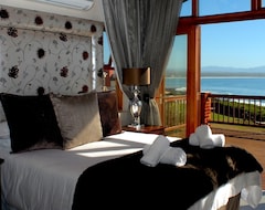 Shaloha Guesthouse on Supertubes (Jeffreys Bay, South Africa)