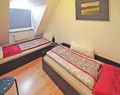 Cijela kuća/apartman This Comfortable Vacation Apartment For Up To 4 Adults And 1 Baby Is Located On The Second Floor Of (Neubrandenburg, Njemačka)