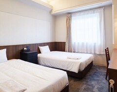 Rj Hotel Naha (Naha, Japón)