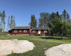Casa/apartamento entero Charmigt Gammalt Hus Med HÖg Standard, Mitt I Naturen (Väddö, Suecia)